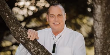 Kelvin Cruickshank Live